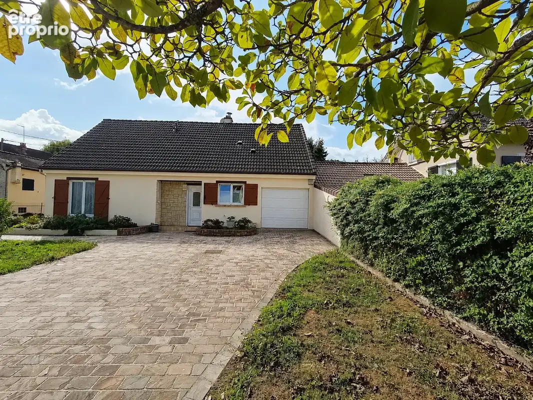 Maison à VAUX-LE-PENIL