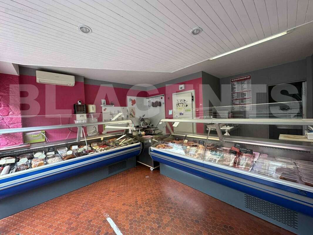 f92a35f7-3157-4f05-8f2c-5047def41a71 - Commerce à CARIGNAN