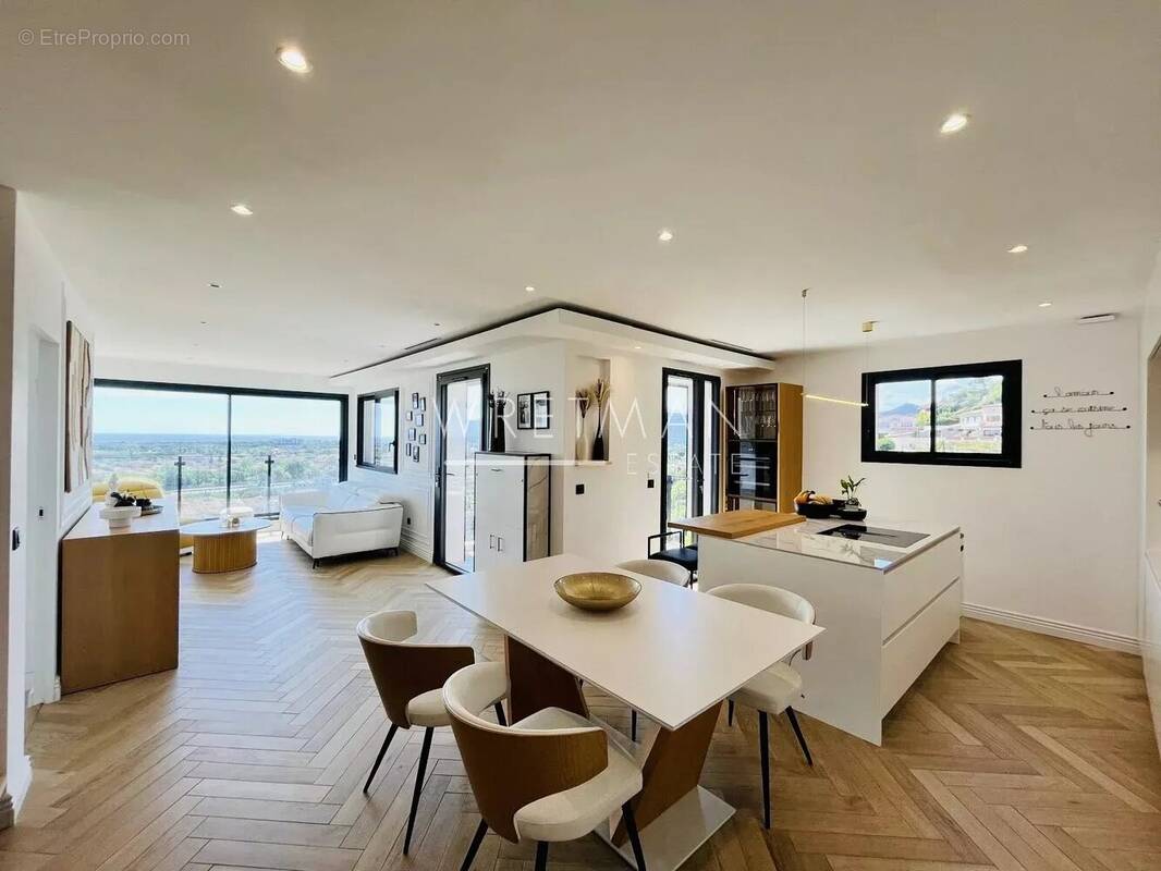 Appartement à MANDELIEU-LA-NAPOULE