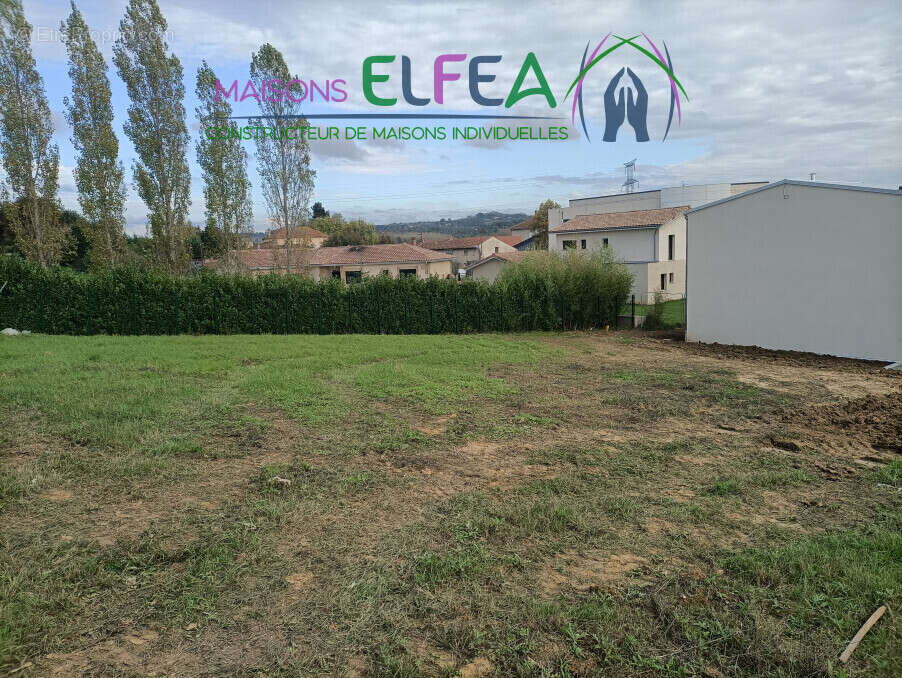 Terrain à CHATEAUNEUF-DE-GALAURE