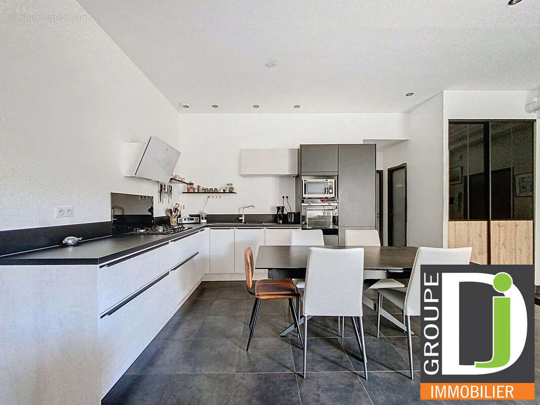 Appartement 100 m² à Valence  - photo 2