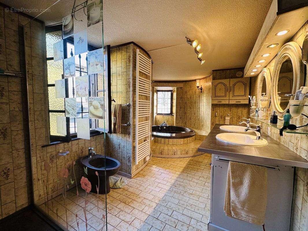 Maison à PRAT-BONREPAUX