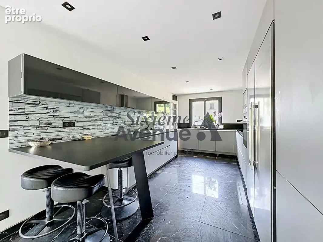 Maison 6 pièces - 140 m2 - quartier des YVRIS - photo 6