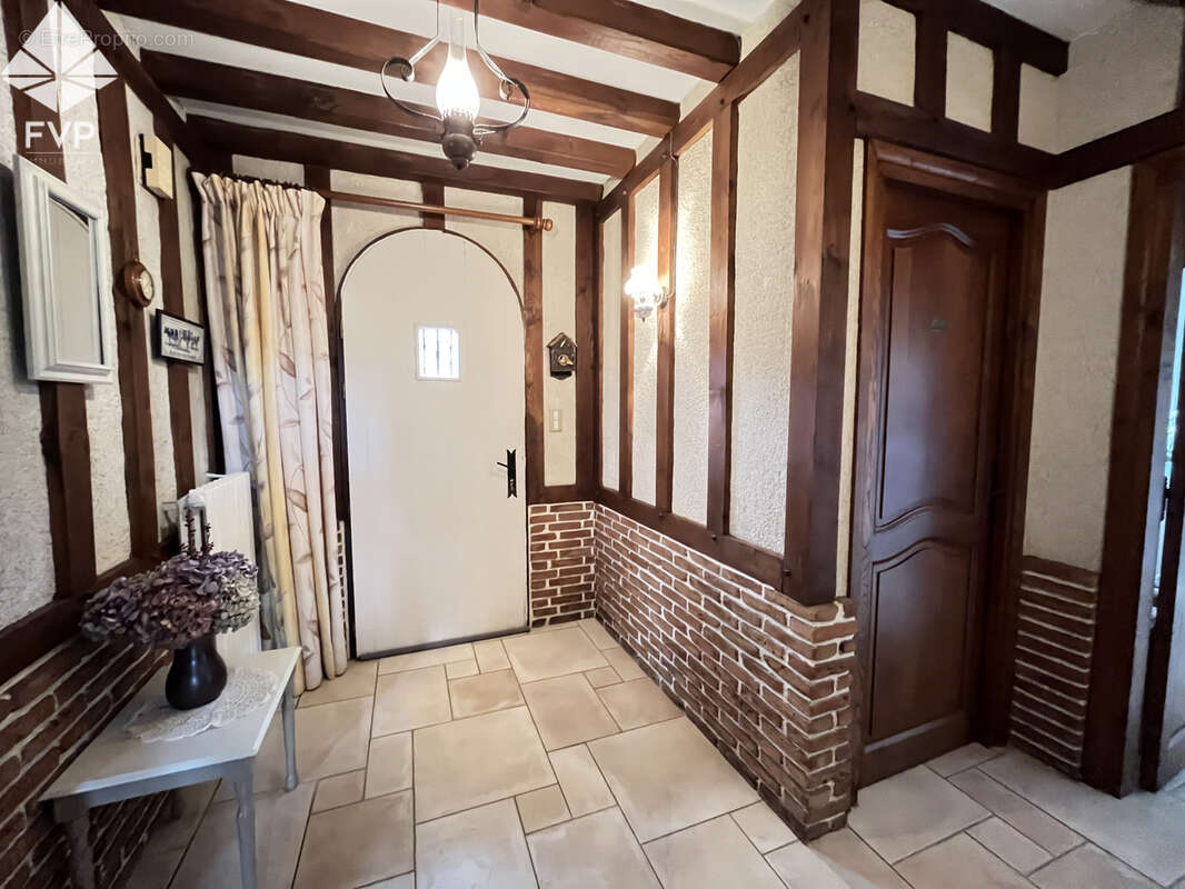 A vendre proche du littoral grande maison familiale possédant 5 chambres - photo 4