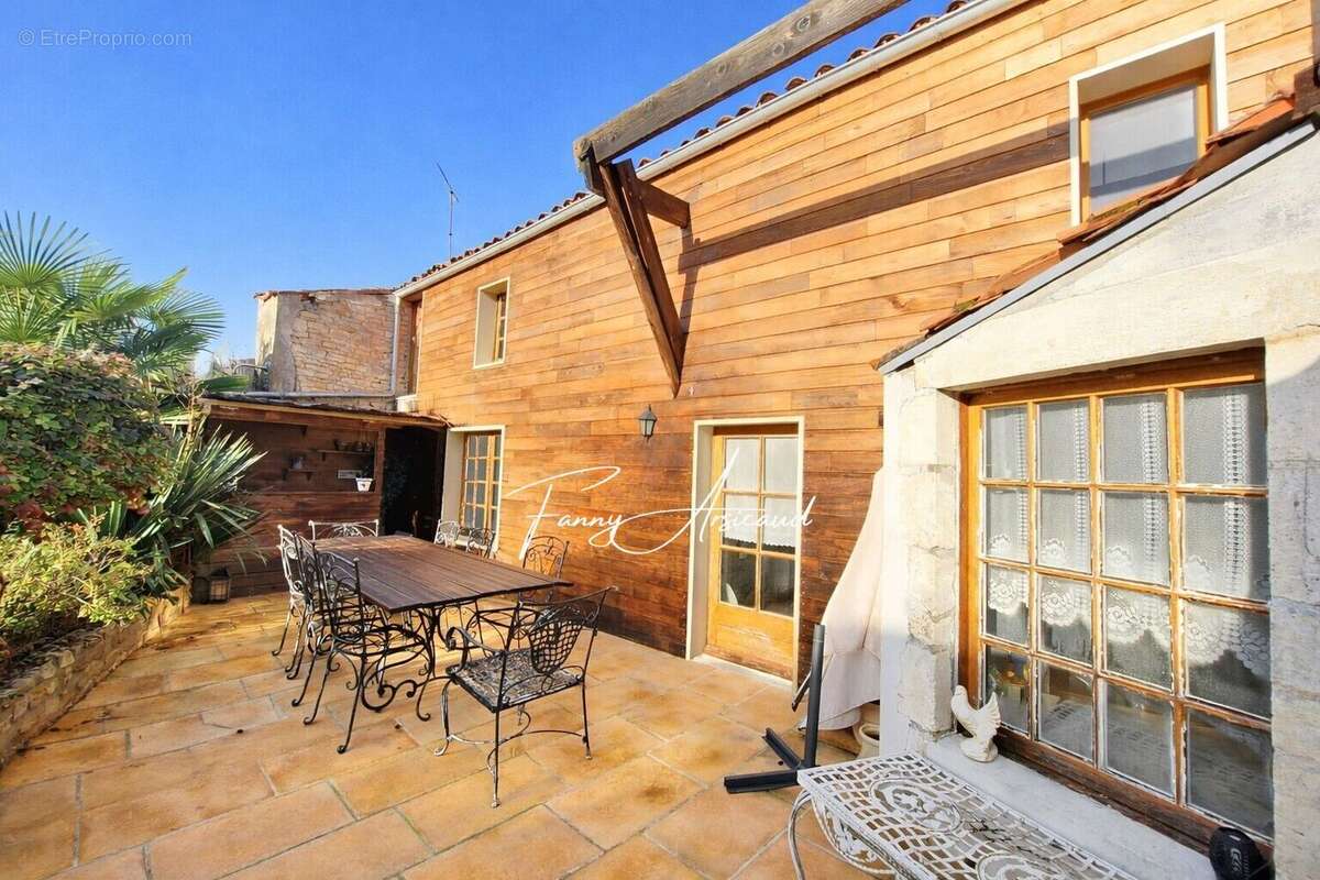 Maison à L'ILE-D'ELLE