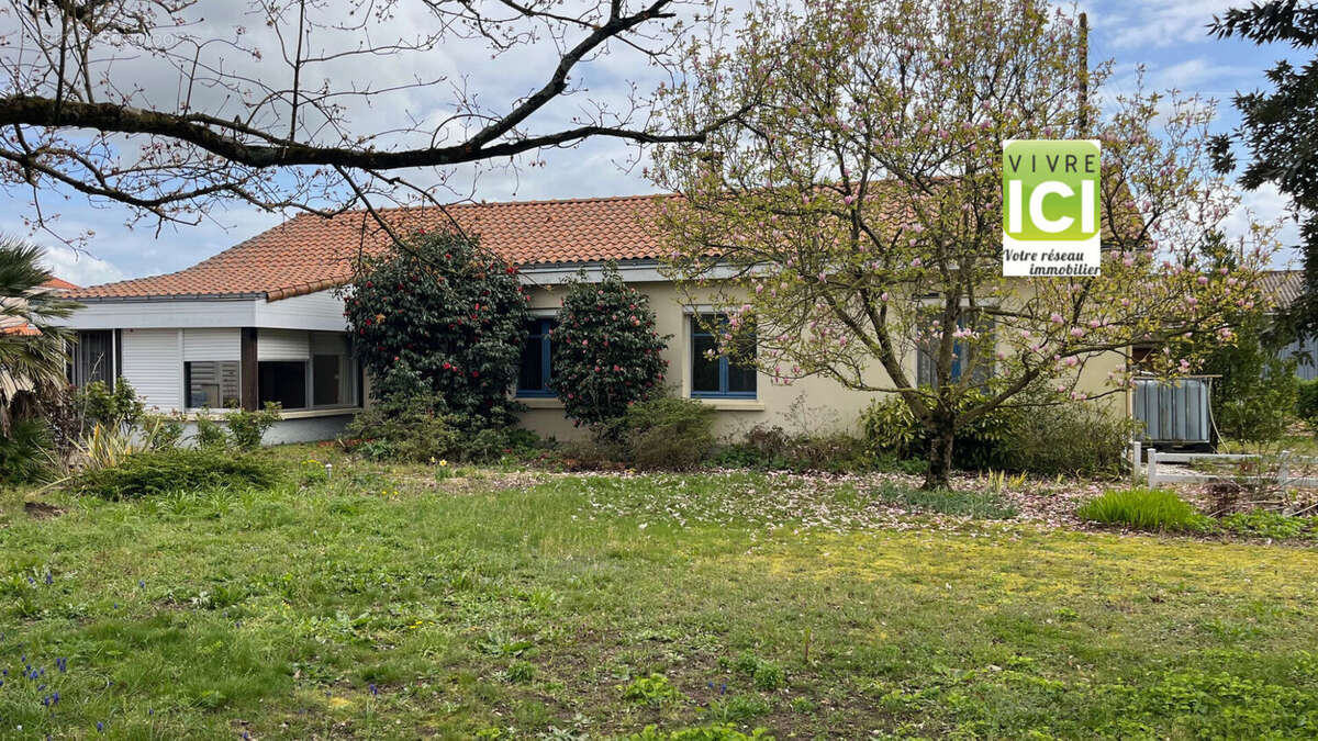 Maison à LA CHAPELLE-BASSE-MER