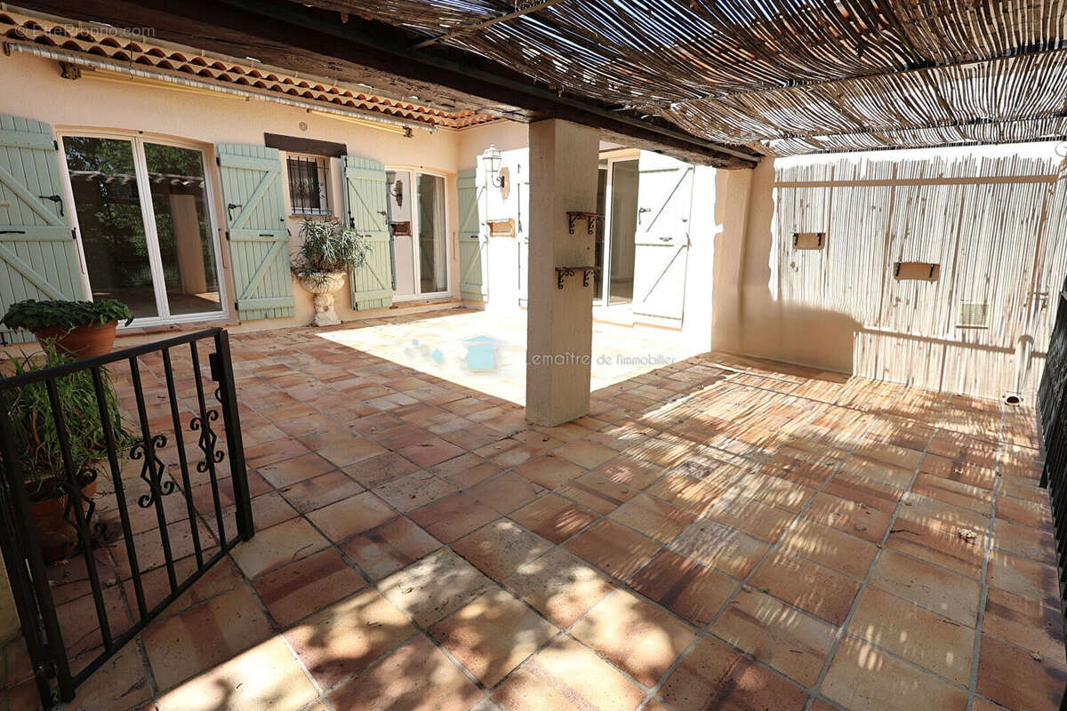 Maison à SAINT-CEZAIRE-SUR-SIAGNE