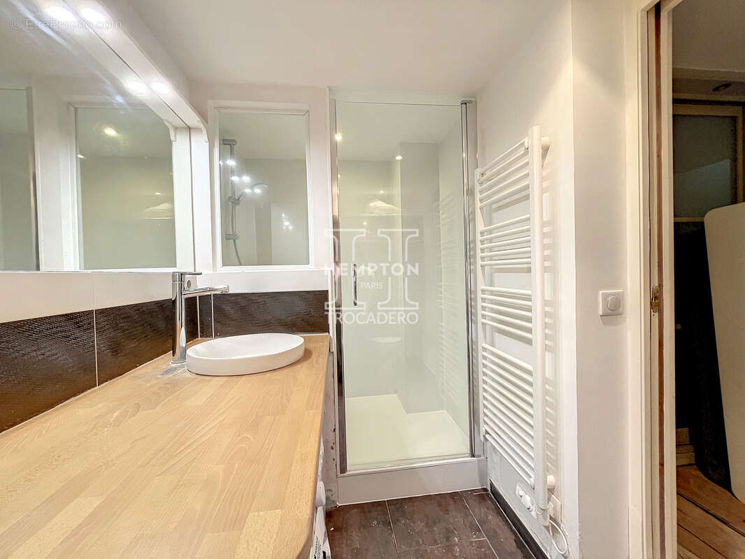 Appartement à PARIS-16E