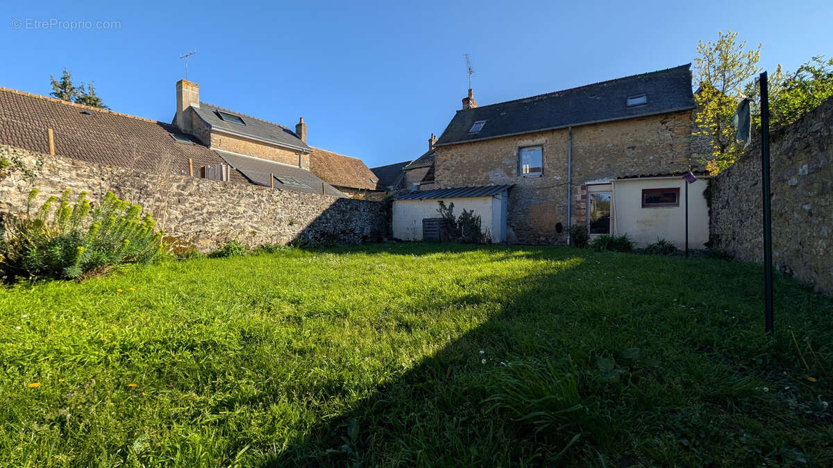 Maison à AUVERS-LE-HAMON