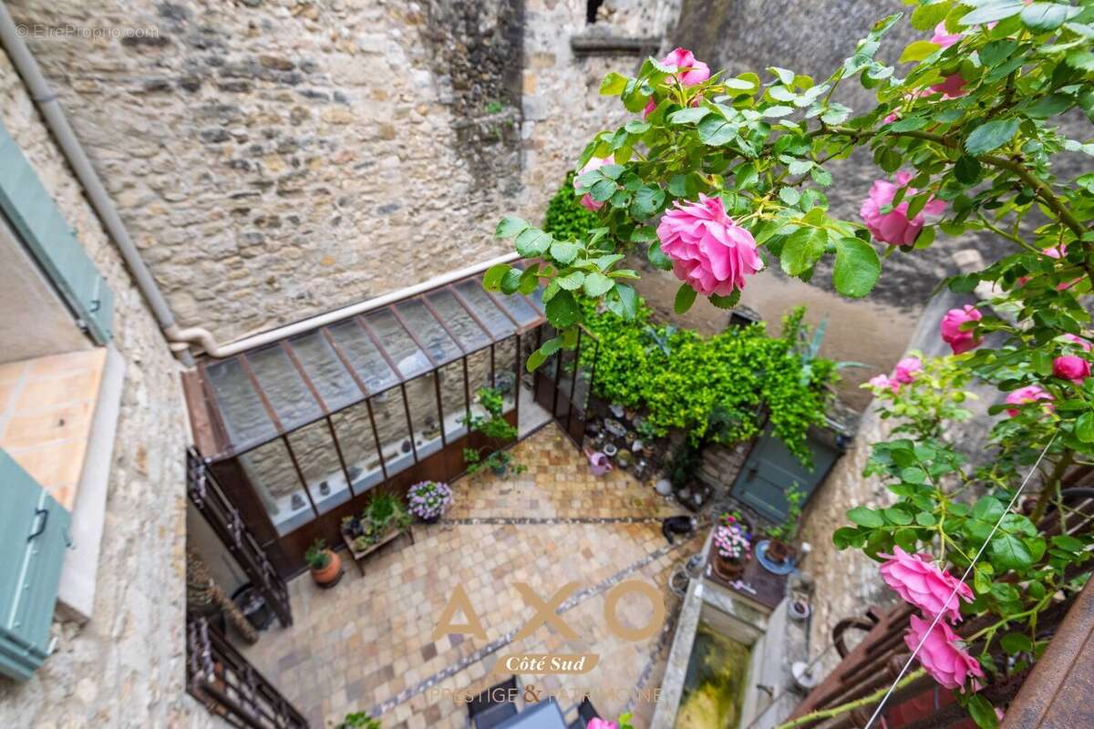 Maison à CUCURON