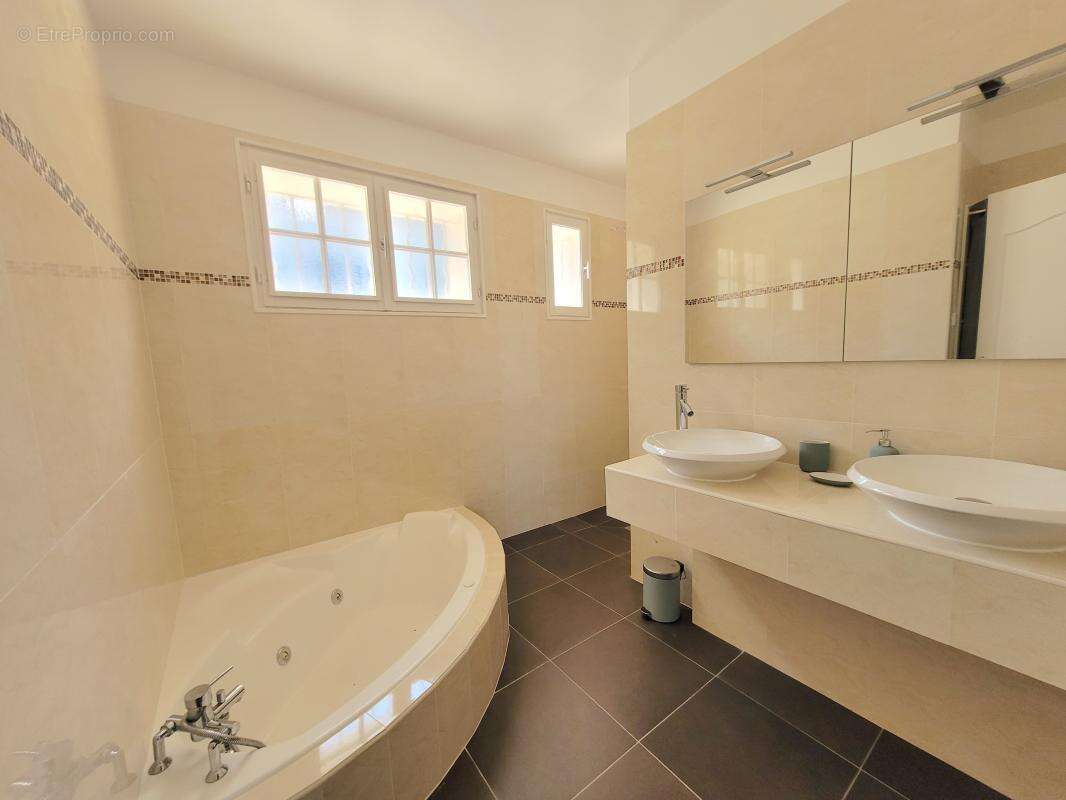 Maison 147 m² à Bandol  - photo 9