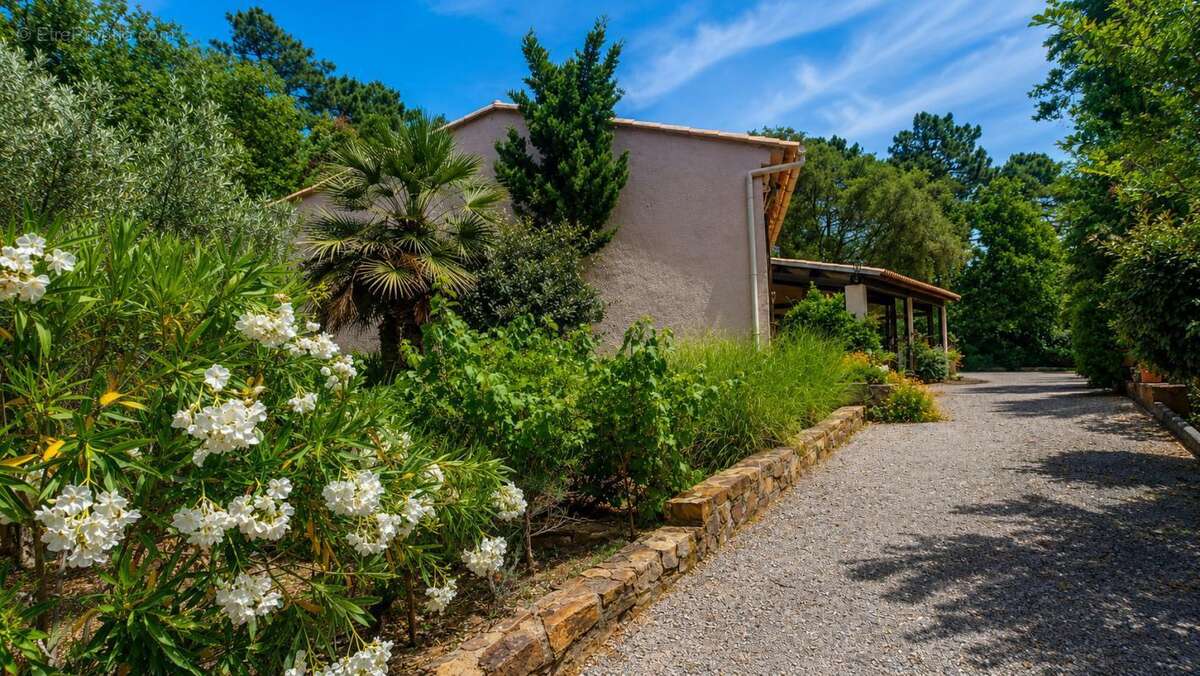 Maison à LE MUY