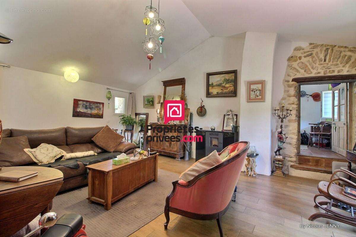 Maison à SUZE-LA-ROUSSE