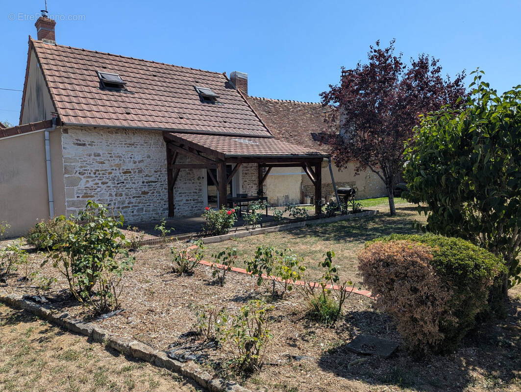 Maison à SAINT-CHRISTOPHE-EN-BOUCHERIE