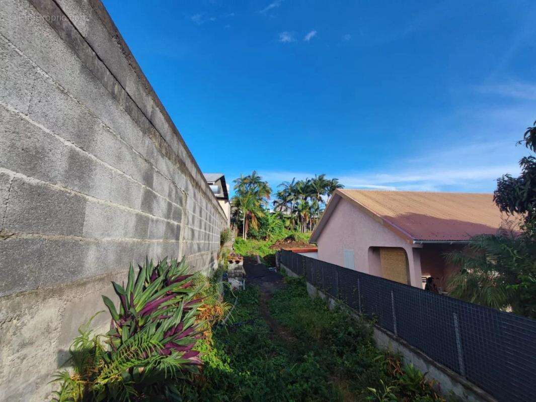 Terrain à LE TAMPON