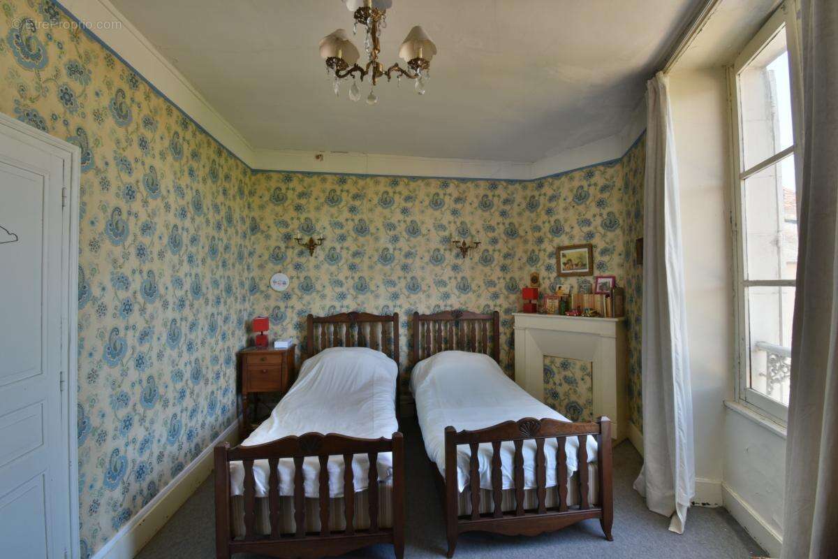 Maison familiale, 5 chambres, au coeur de Prissac (36) - photo 8