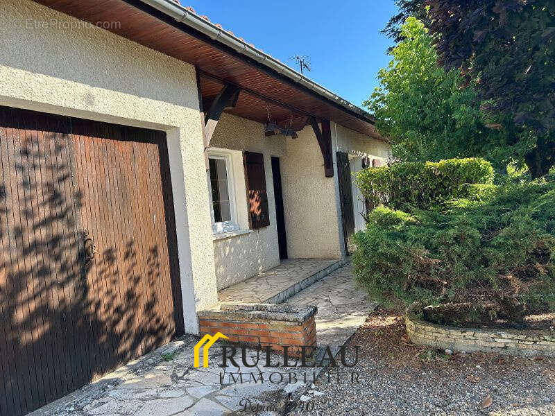Maison avec garage et beau jardin: proche des commodités - photo 14