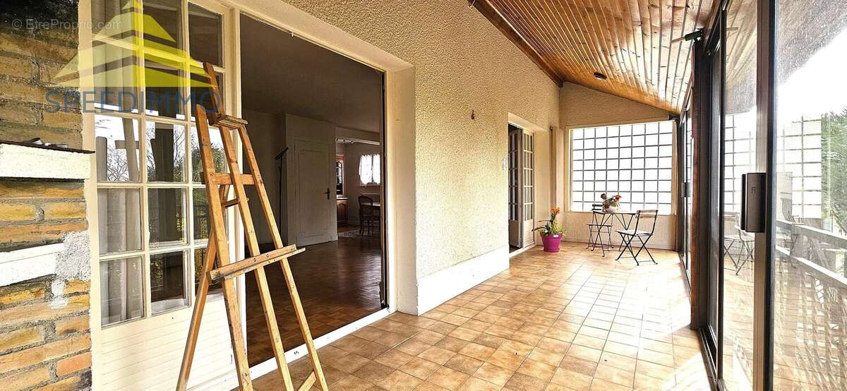 Maison à MANDRES-LES-ROSES