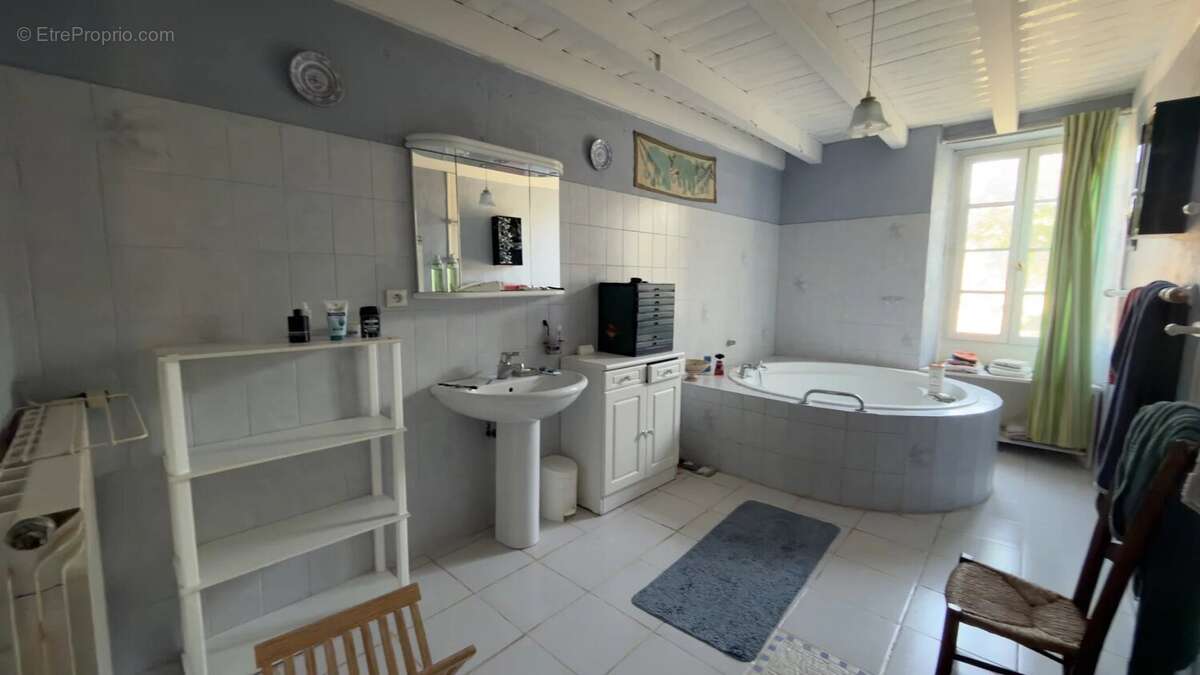 Maison en pierre à Berson - photo 12