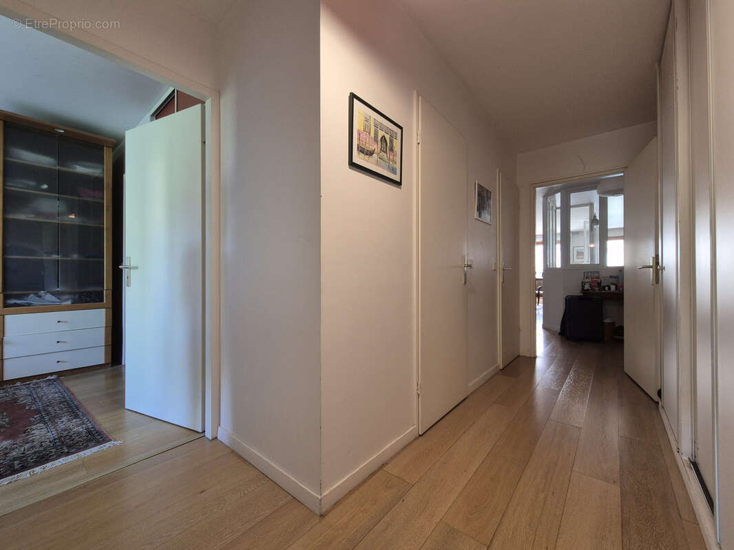 Appartement à LA GARENNE-COLOMBES