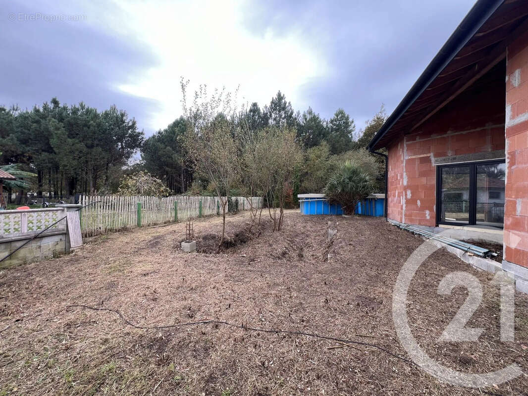 Maison à SAINTE-EULALIE-EN-BORN