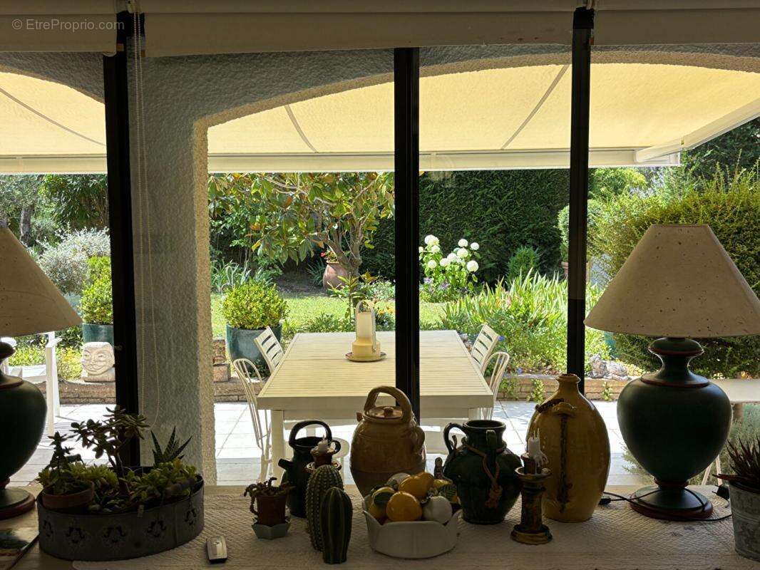 À Uzès, une maison au charme singulier dans un écrin de nature - photo 3