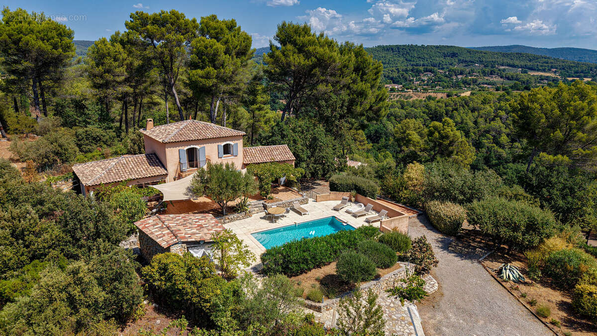 FLAYOSC PROPRIETE de 185M2 habitables avec 4 chambres, PISCINE sur plus de 4000m2 clos et paysagé - photo 4