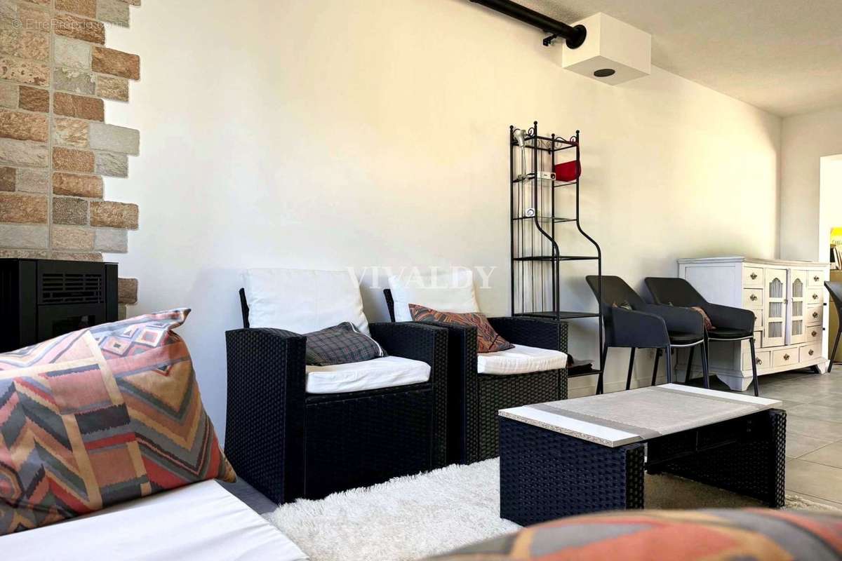 Séjour zoom - Maison à LA BRILLANNE