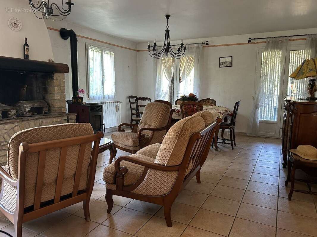 Maison à L&#039;ESTRECHURE