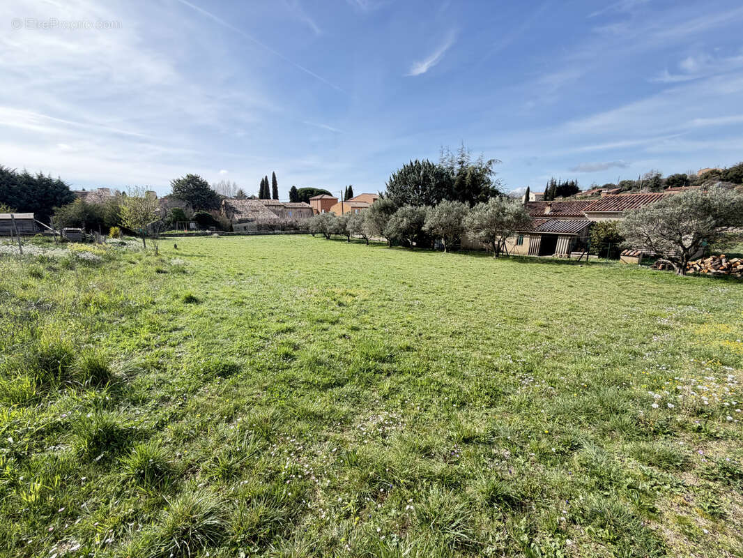 Terrain à AUPS