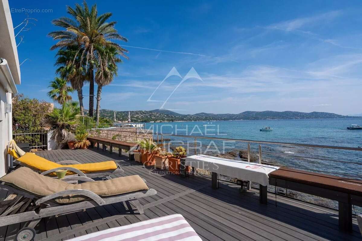 Villa pieds dans l'eau entre Cannes et Saint Tropez - EXCLUSIVITE - photo 2