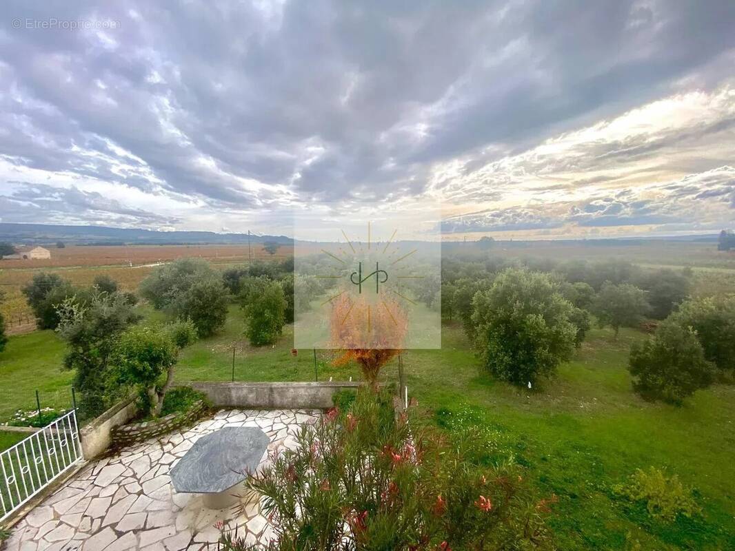 Maison à SUZE-LA-ROUSSE