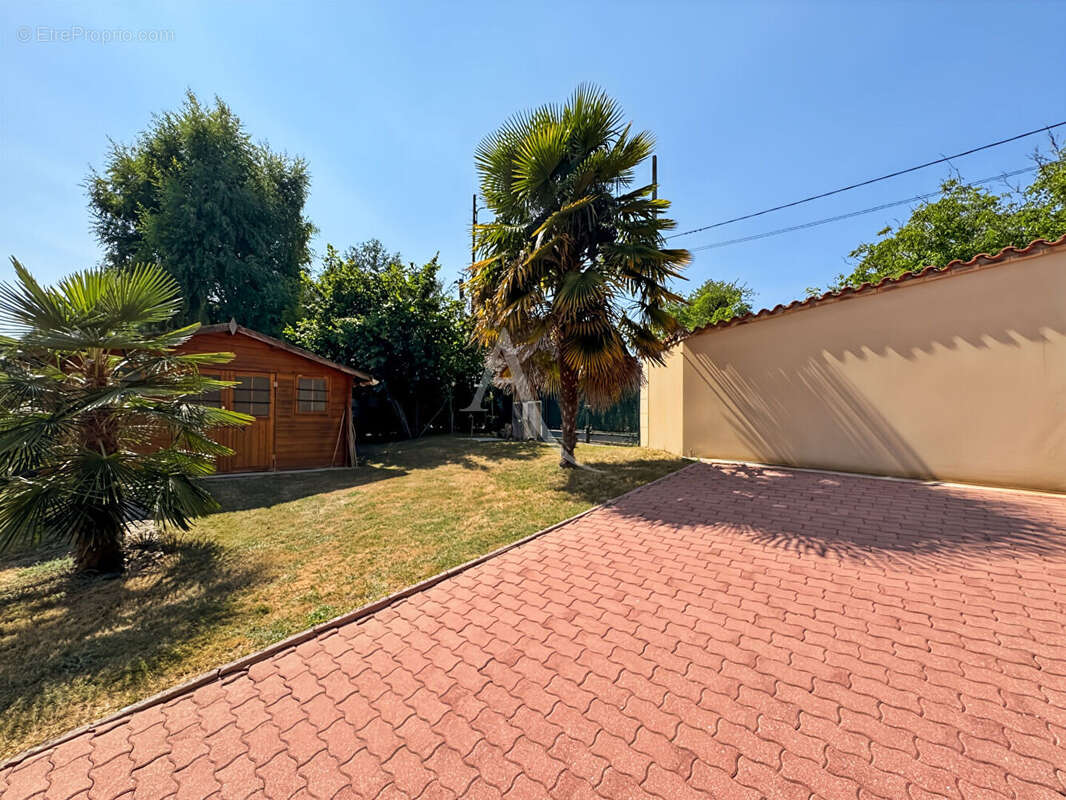 Maison individuelle avec double garage et dependance - photo 14