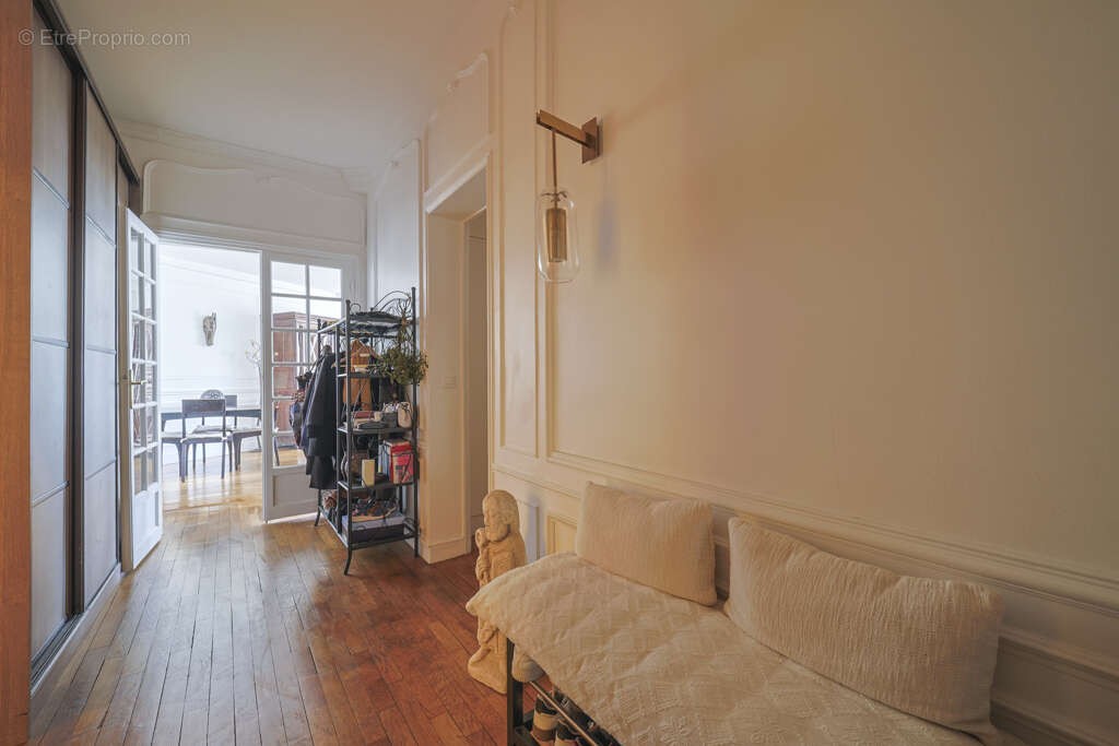 Appartement à PARIS-16E