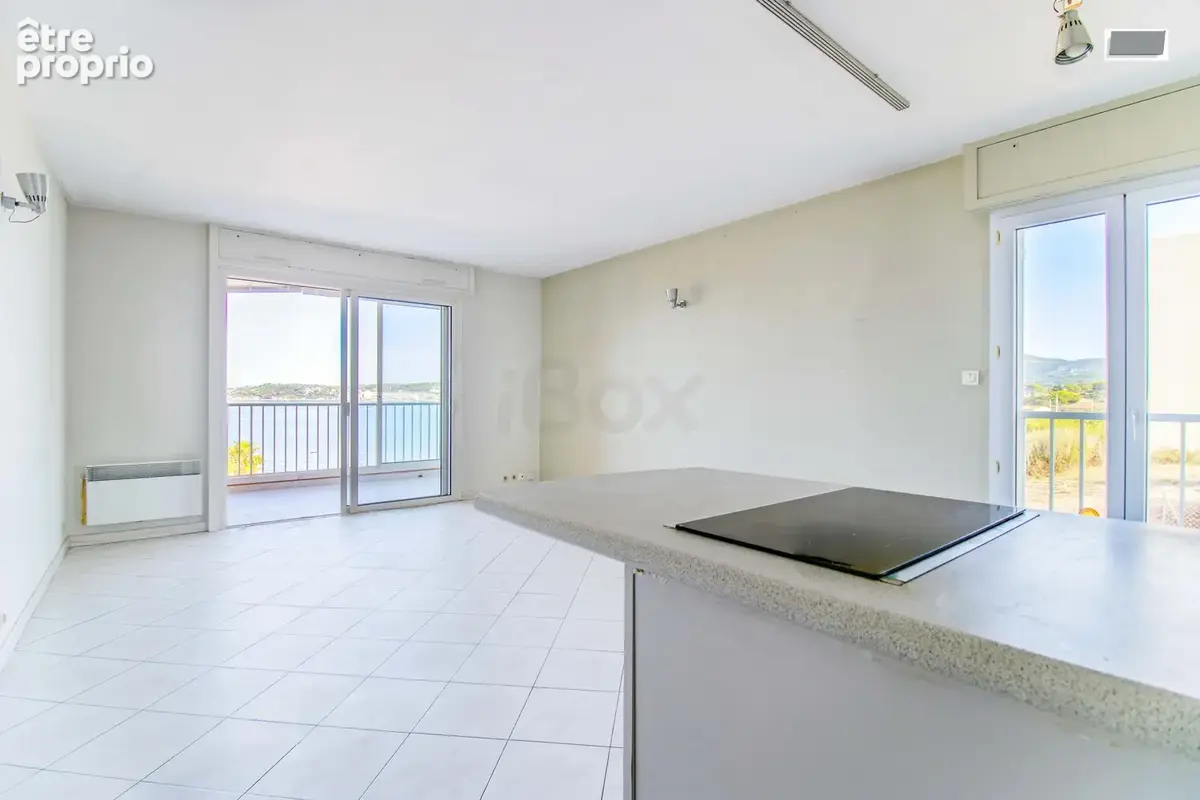 Six Fours Les Plages - Appartement Type 2 45m2 vue mer avec garage - photo 6