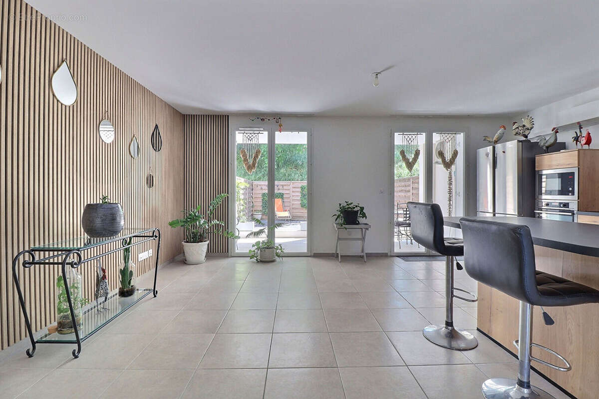 Appartement à ROUGIERS