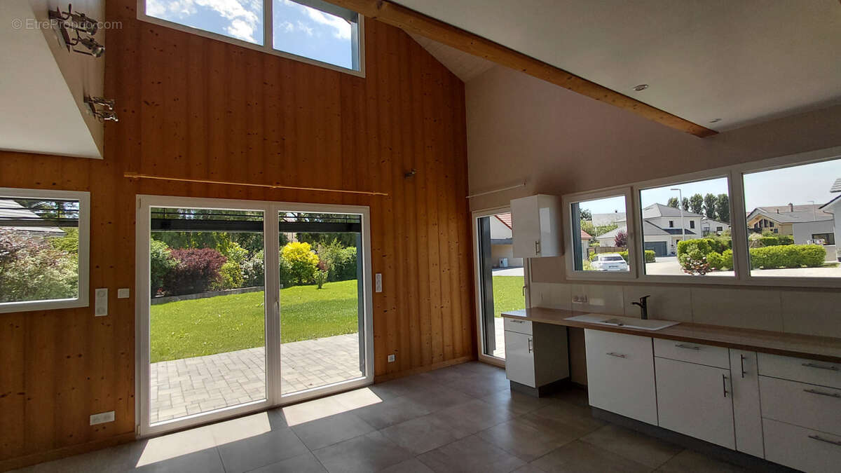 Maison à VERCEL-VILLEDIEU-LE-CAMP