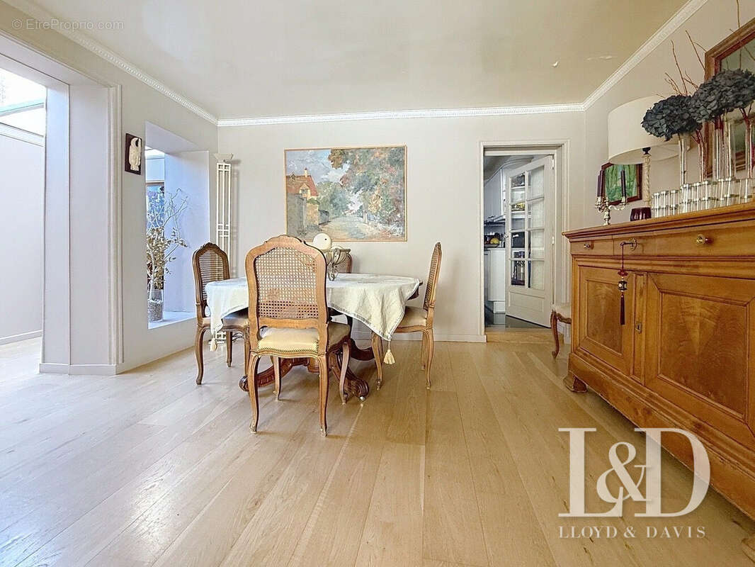 Salle à manger - Maison à GARCHES