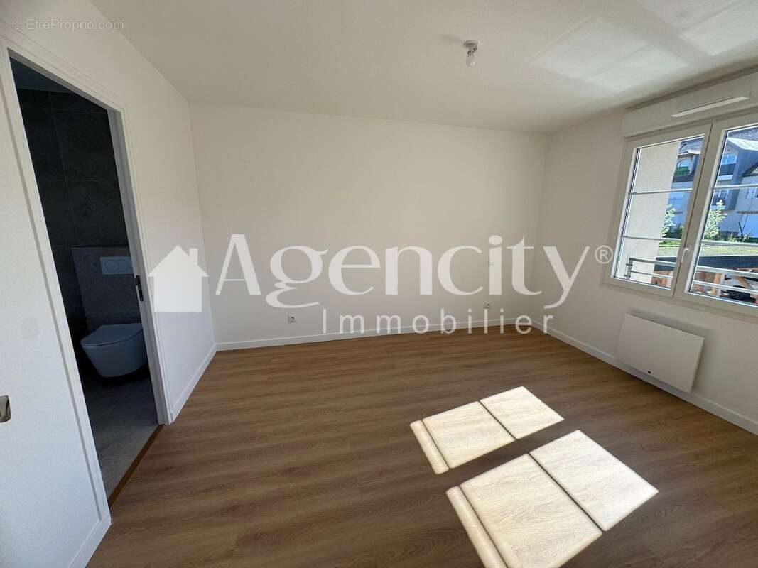 Maison à BUSSY-SAINT-GEORGES