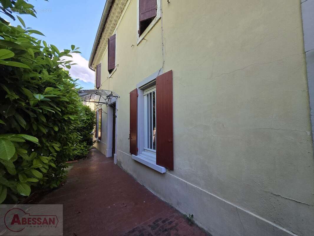 Maison à MARUEJOLS-LES-GARDON