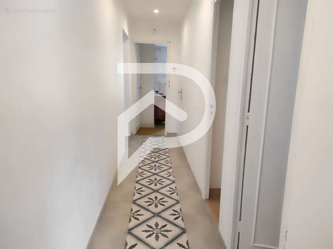 Maison à LES PEINTURES