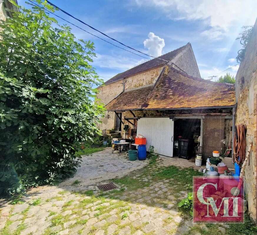 Du potentiel pour cette bâtisse ancienne avec grange ( à rén - photo 2