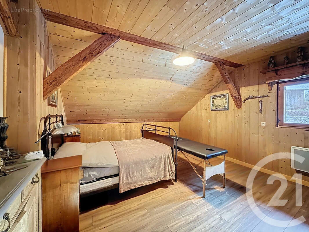 Maison à LA RIVIERE-ENVERSE