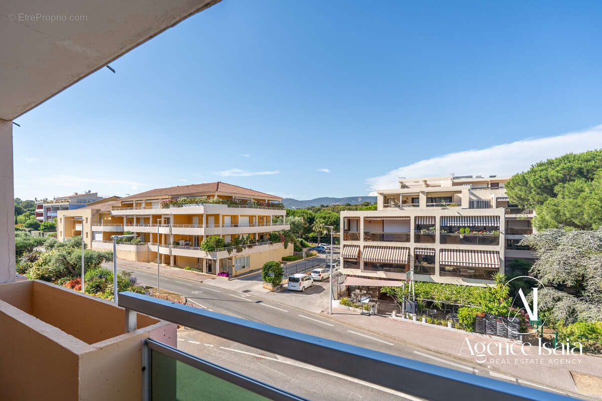 Appartement à BORMES-LES-MIMOSAS