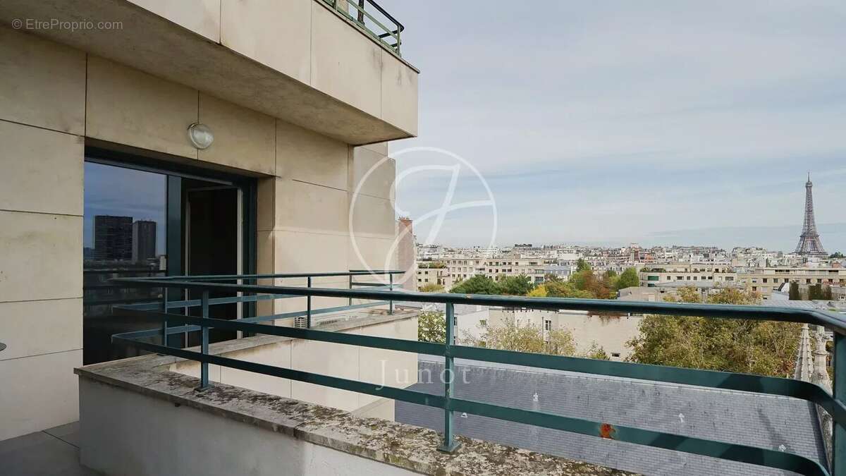 Appartement à PARIS-16E