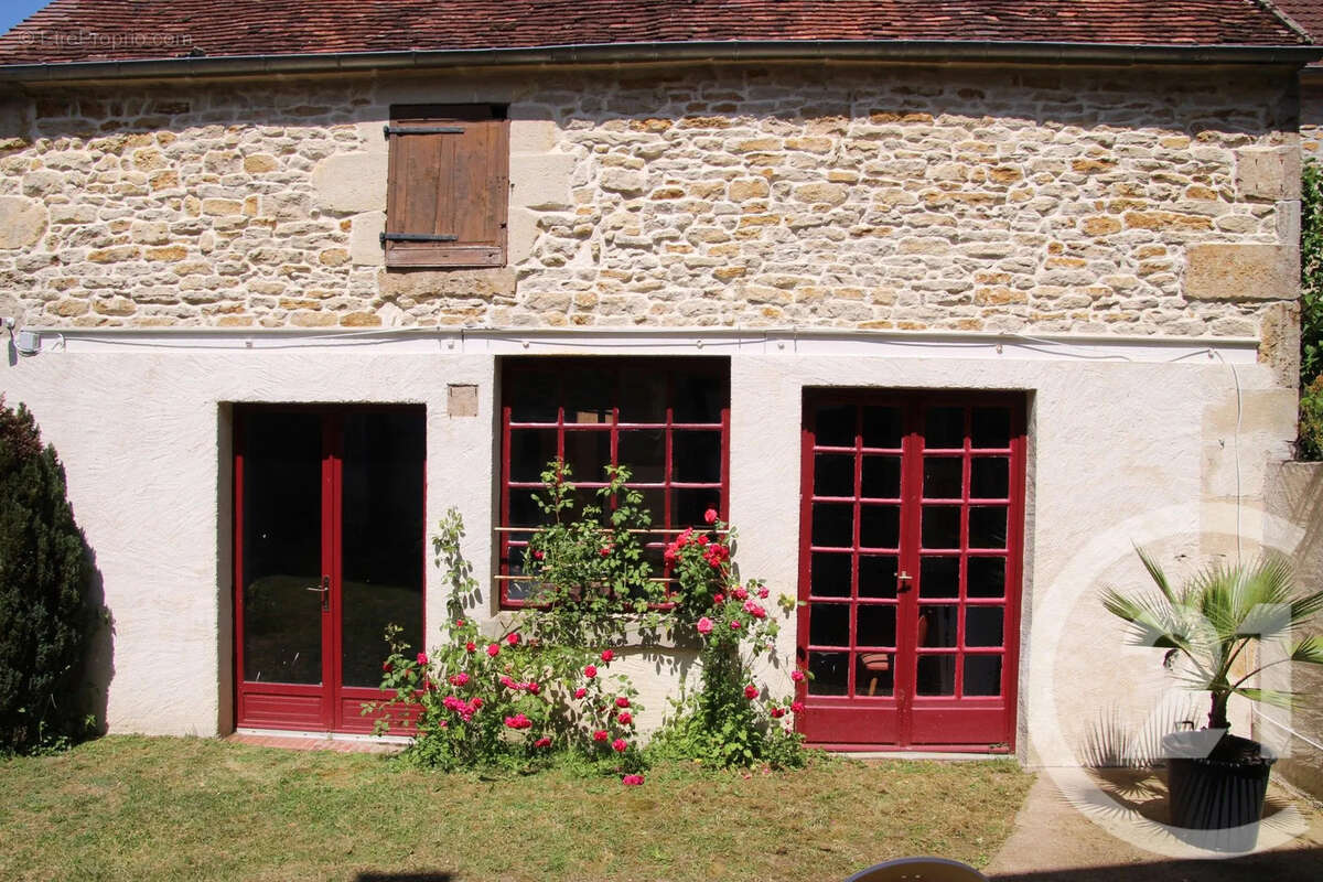 Maison à CHATEAUNEUF-VAL-DE-BARGIS