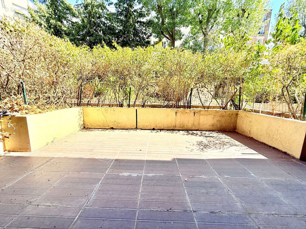Clichy - rez-de-jardin  avec terrasse de 15 m² plein sud-est, sans vis-à-vis & au calme absolu - photo 9