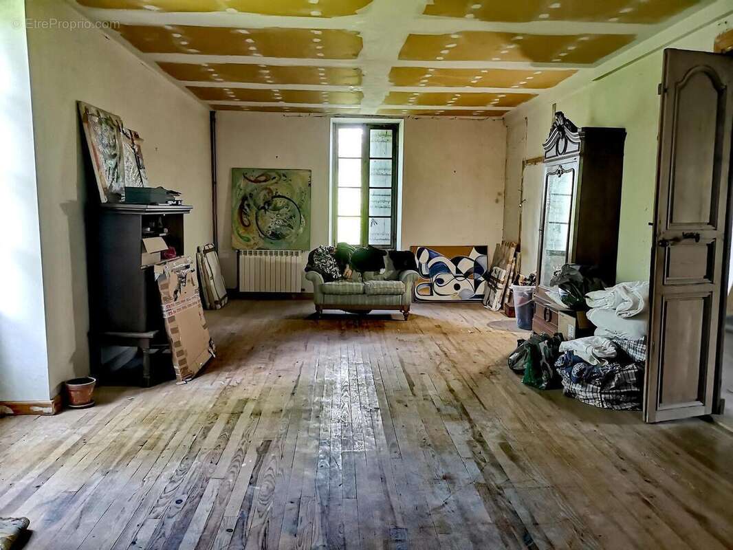 IMG20250502170134edit1755470775148799 - Maison à VIC-FEZENSAC