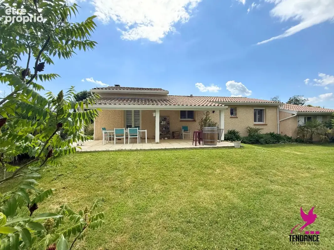 EXCLUSIVITÉ  LARRA– Maison avec jardin, piscine et  garage. - photo 12