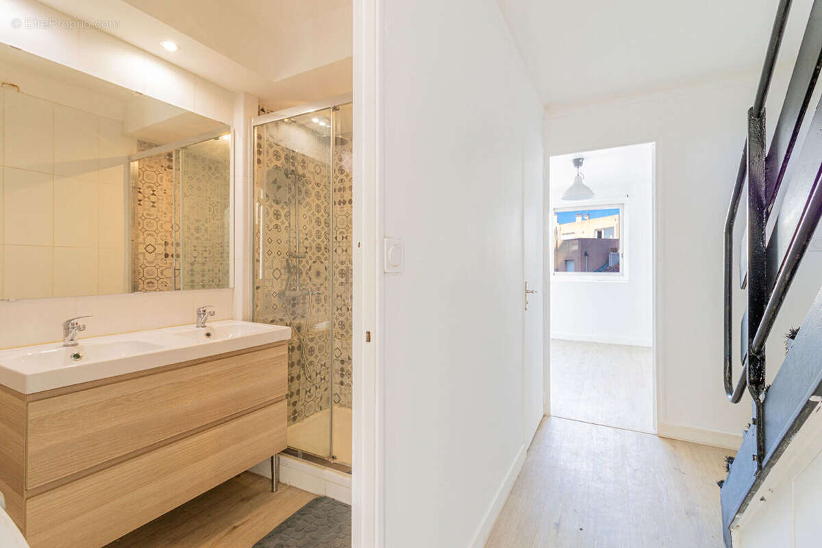 Appartement à MARSEILLE-6E